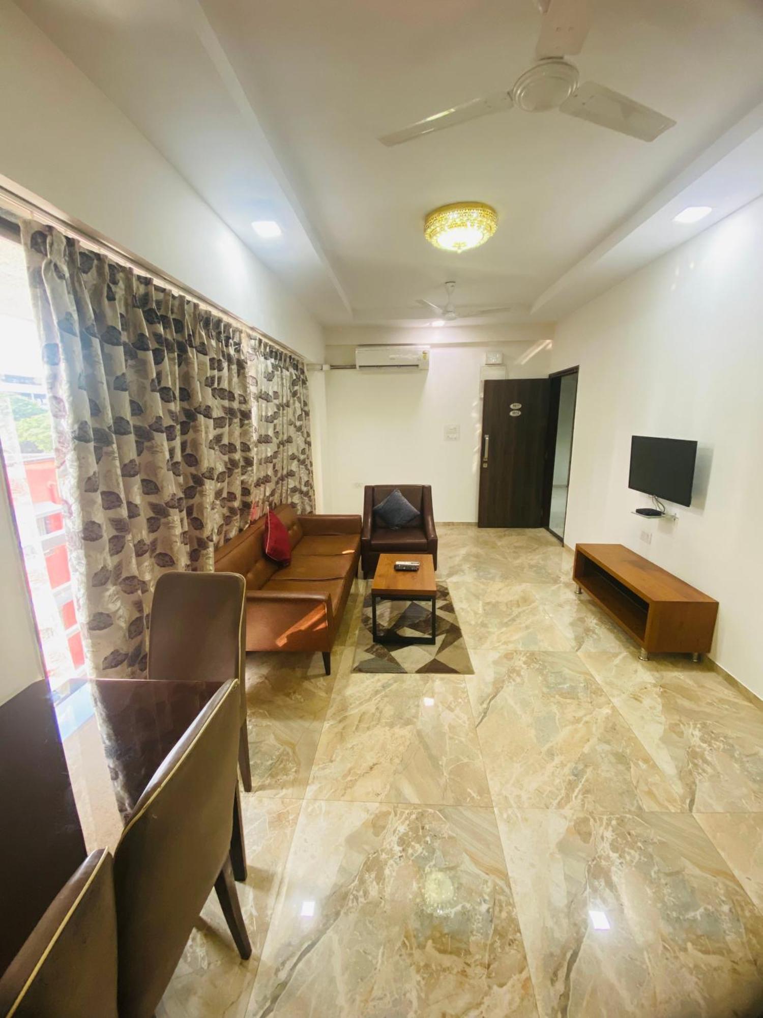 Mumbai House Luxury Apartments Santacruz East, Mumbai  Buitenkant foto