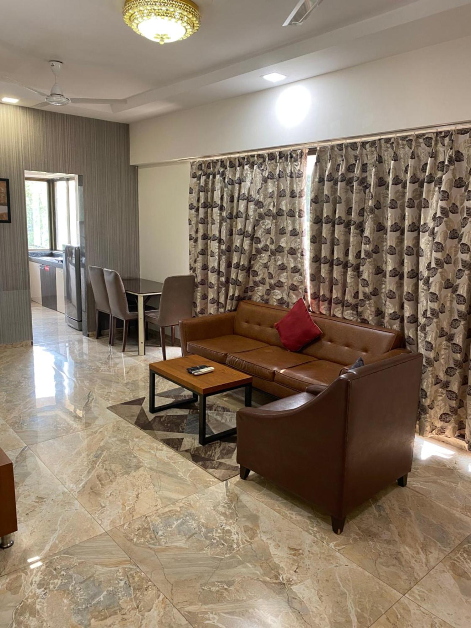 Mumbai House Luxury Apartments Santacruz East, Mumbai  Buitenkant foto
