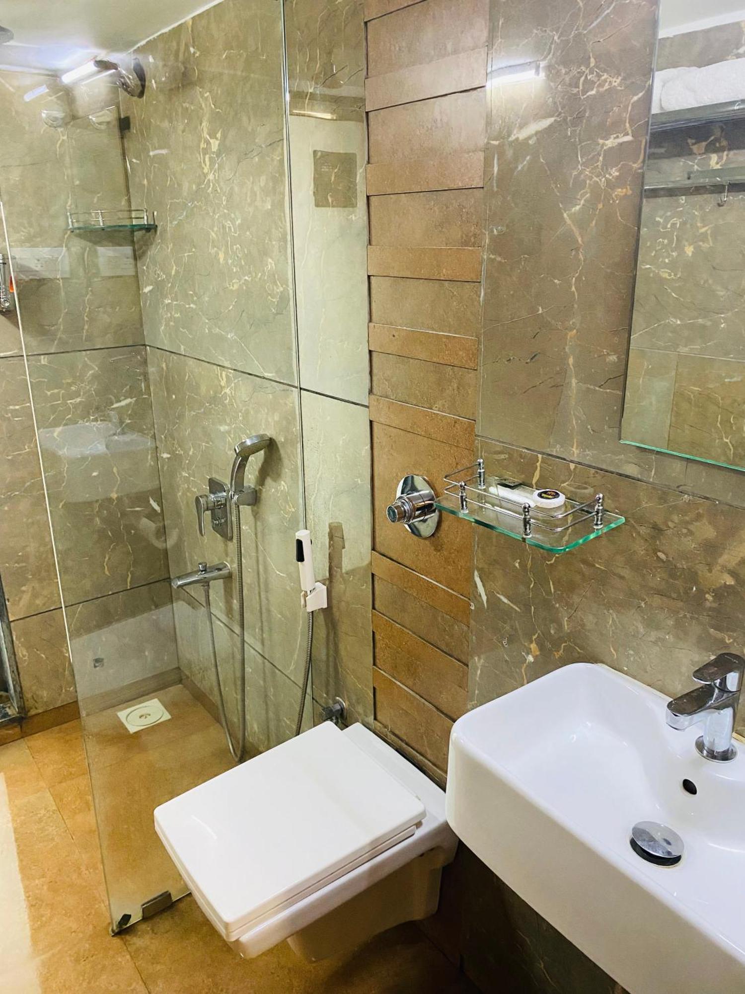 Mumbai House Luxury Apartments Santacruz East, Mumbai  Buitenkant foto