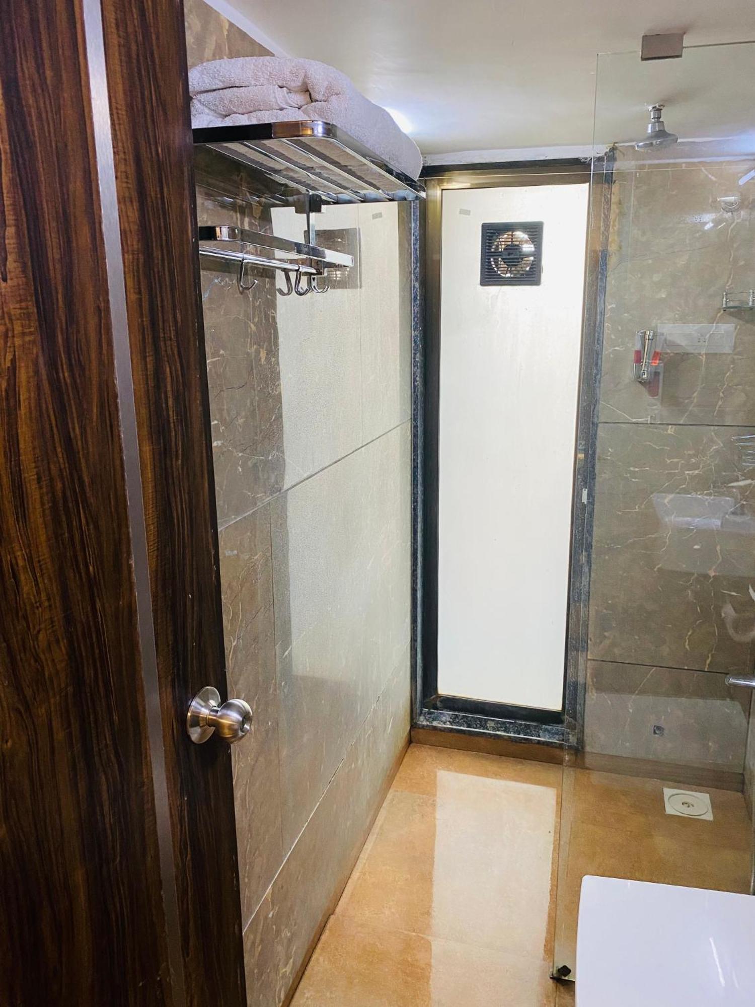 Mumbai House Luxury Apartments Santacruz East, Mumbai  Buitenkant foto