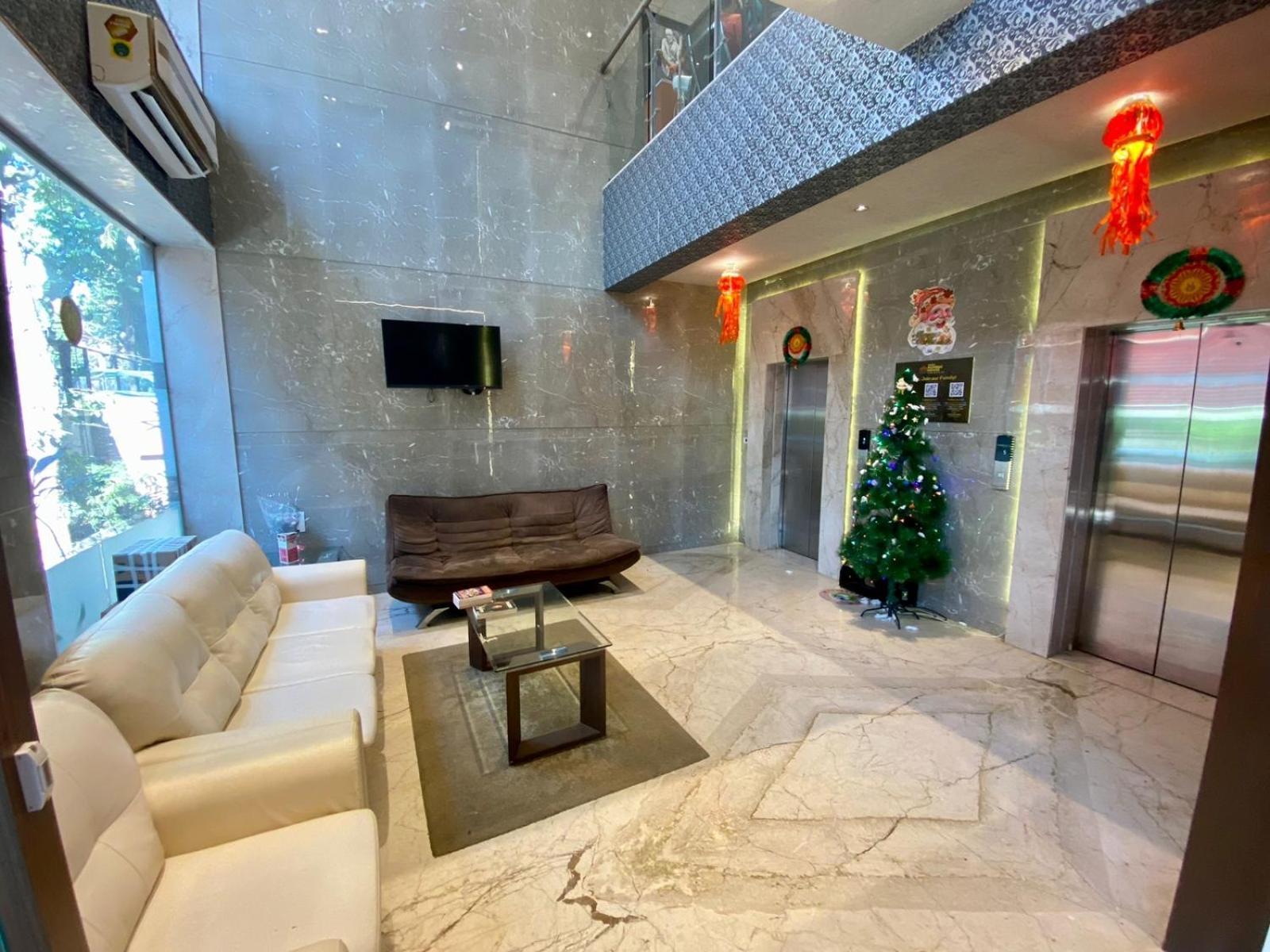 Mumbai House Luxury Apartments Santacruz East, Mumbai  Buitenkant foto