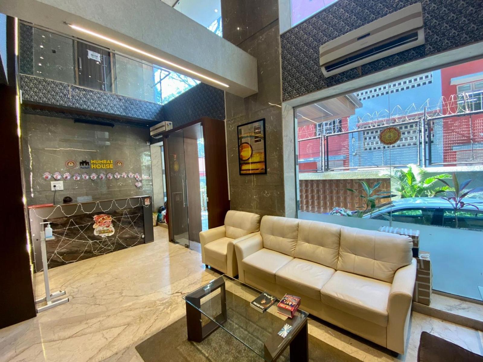 Mumbai House Luxury Apartments Santacruz East, Mumbai  Buitenkant foto