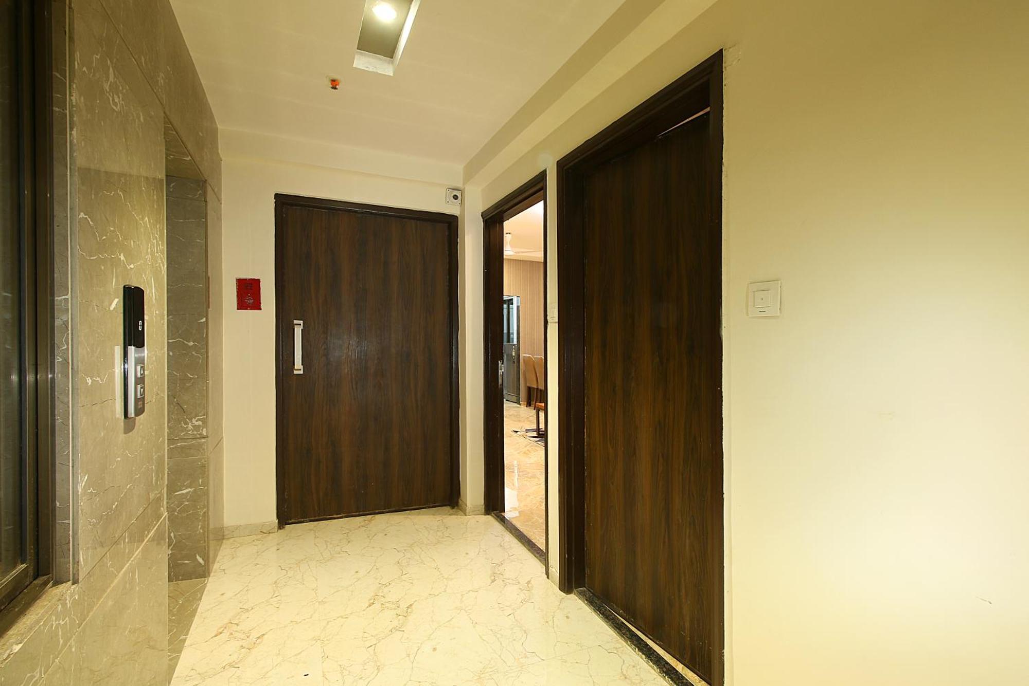 Mumbai House Luxury Apartments Santacruz East, Mumbai  Buitenkant foto