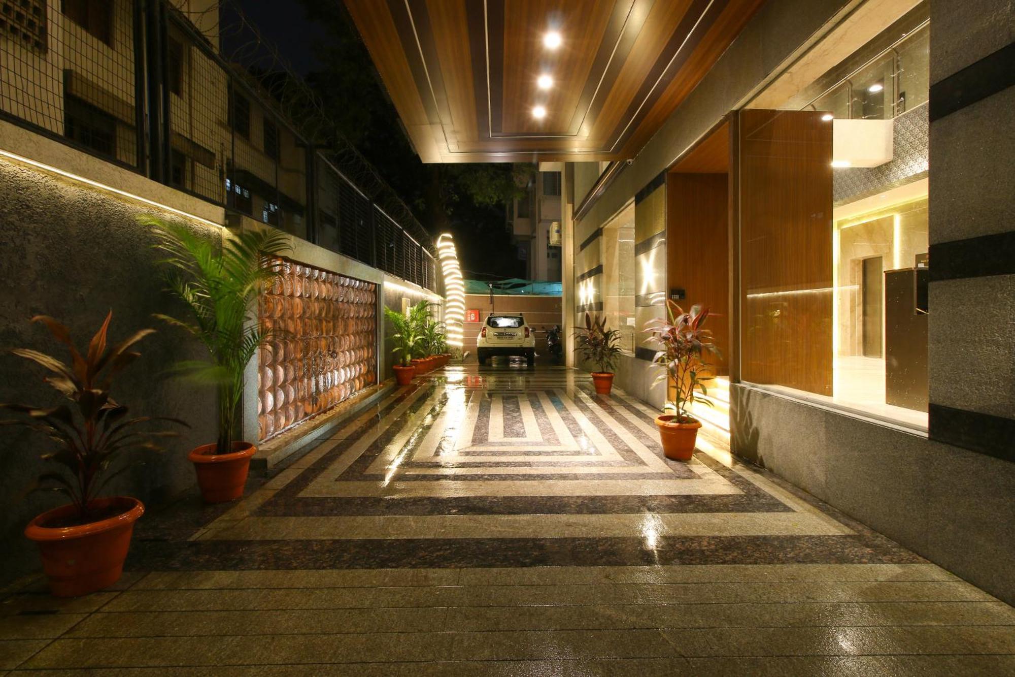 Mumbai House Luxury Apartments Santacruz East, Mumbai  Buitenkant foto