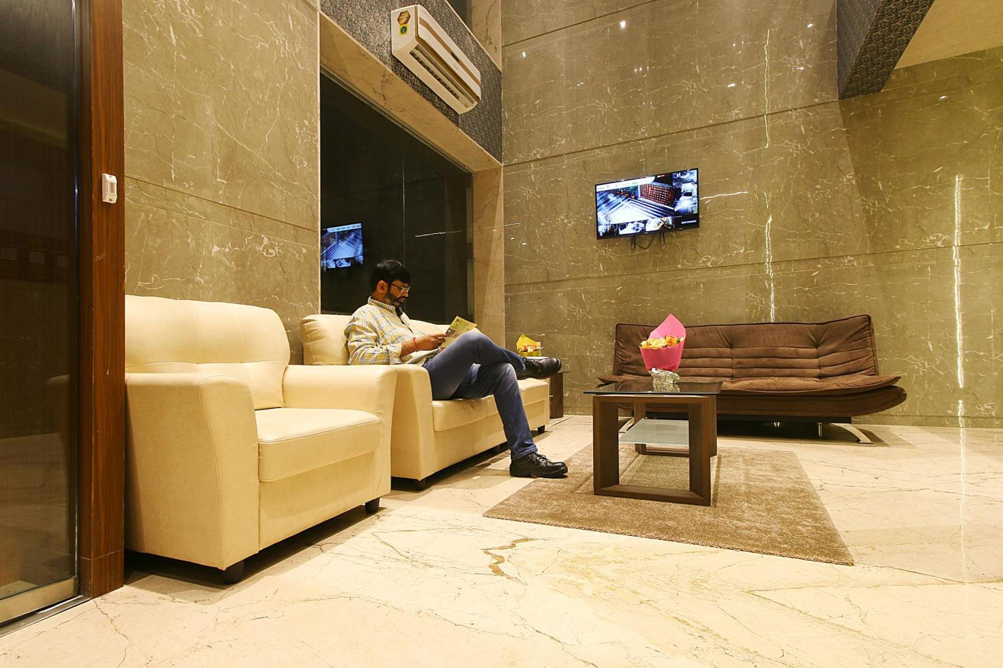 Mumbai House Luxury Apartments Santacruz East, Mumbai  Buitenkant foto