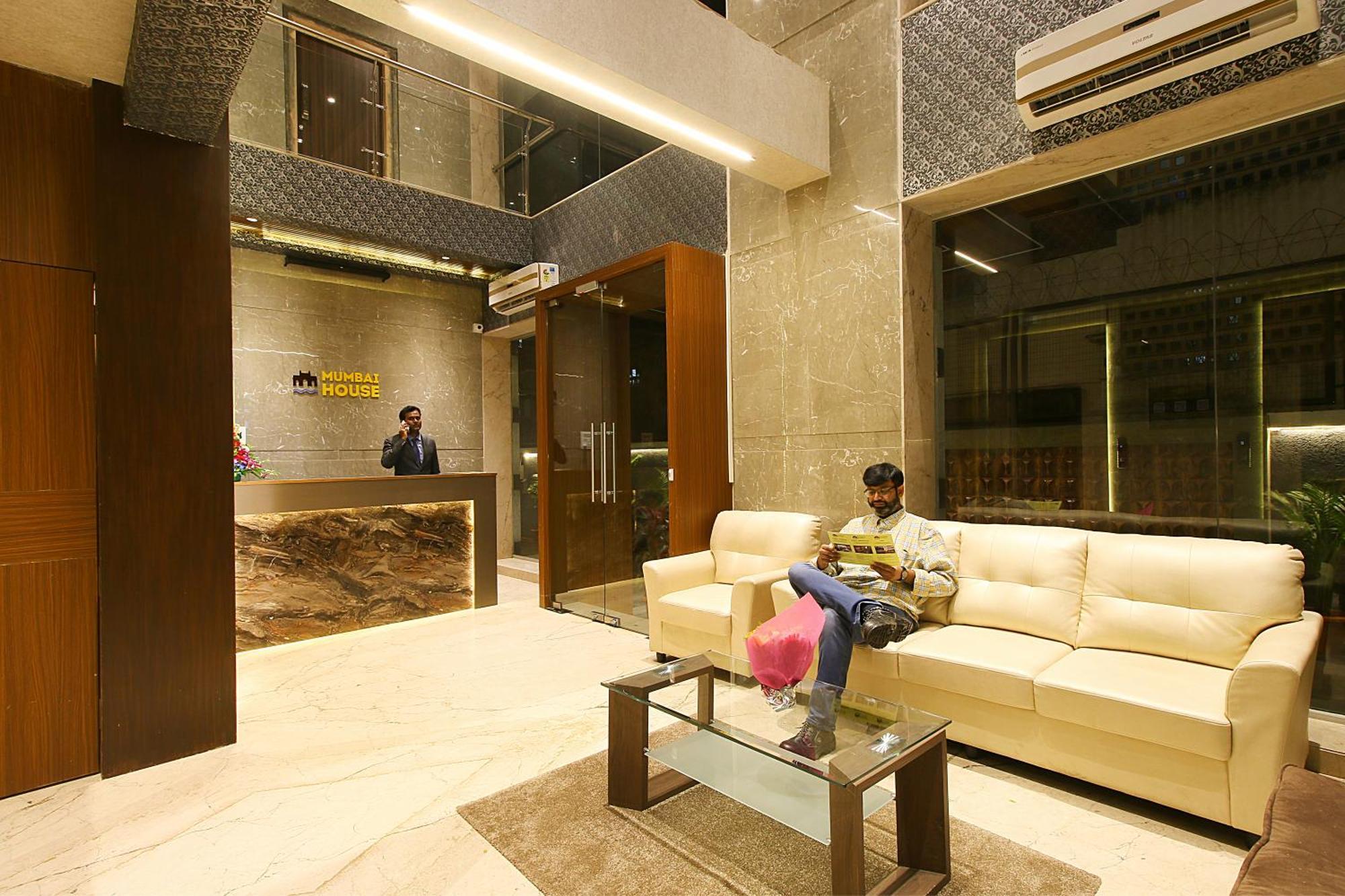 Mumbai House Luxury Apartments Santacruz East, Mumbai  Buitenkant foto