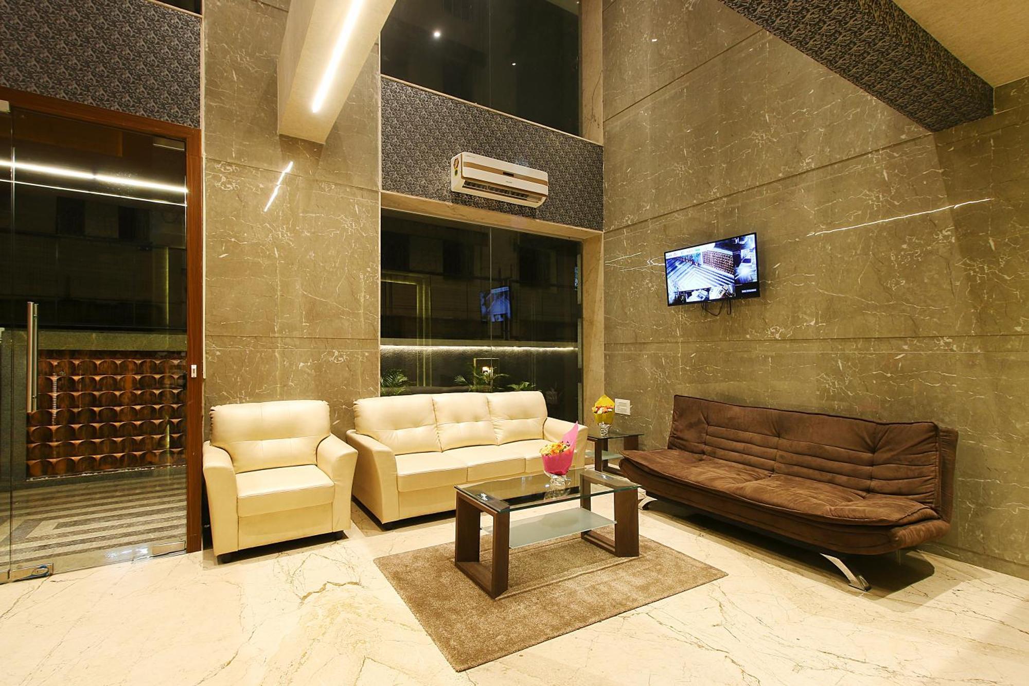 Mumbai House Luxury Apartments Santacruz East, Mumbai  Buitenkant foto