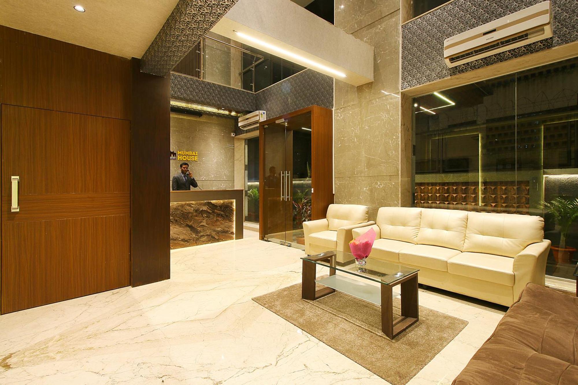 Mumbai House Luxury Apartments Santacruz East, Mumbai  Buitenkant foto
