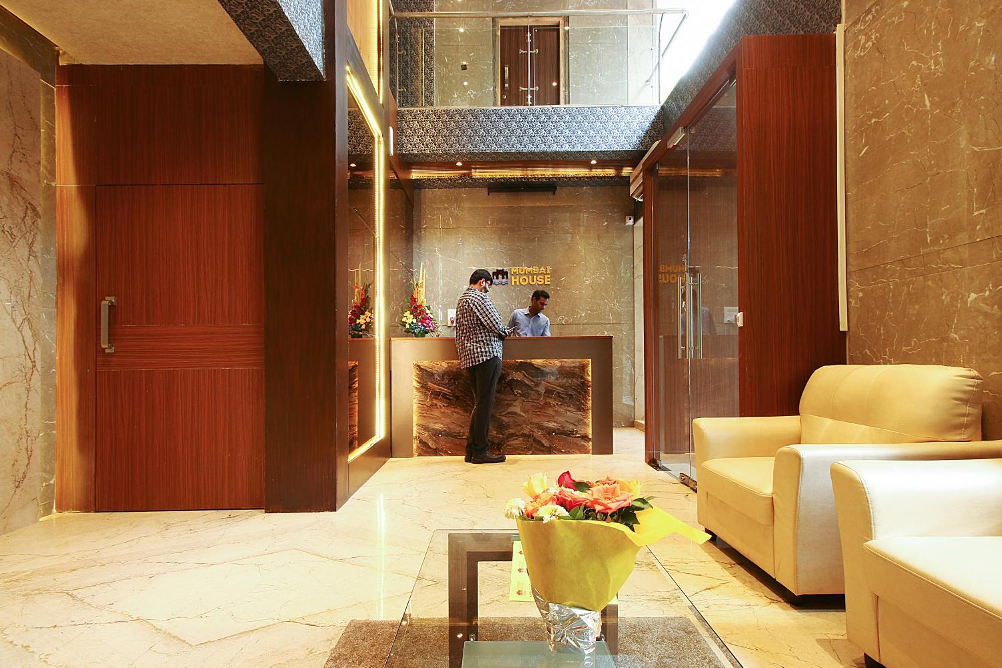 Mumbai House Luxury Apartments Santacruz East, Mumbai  Buitenkant foto