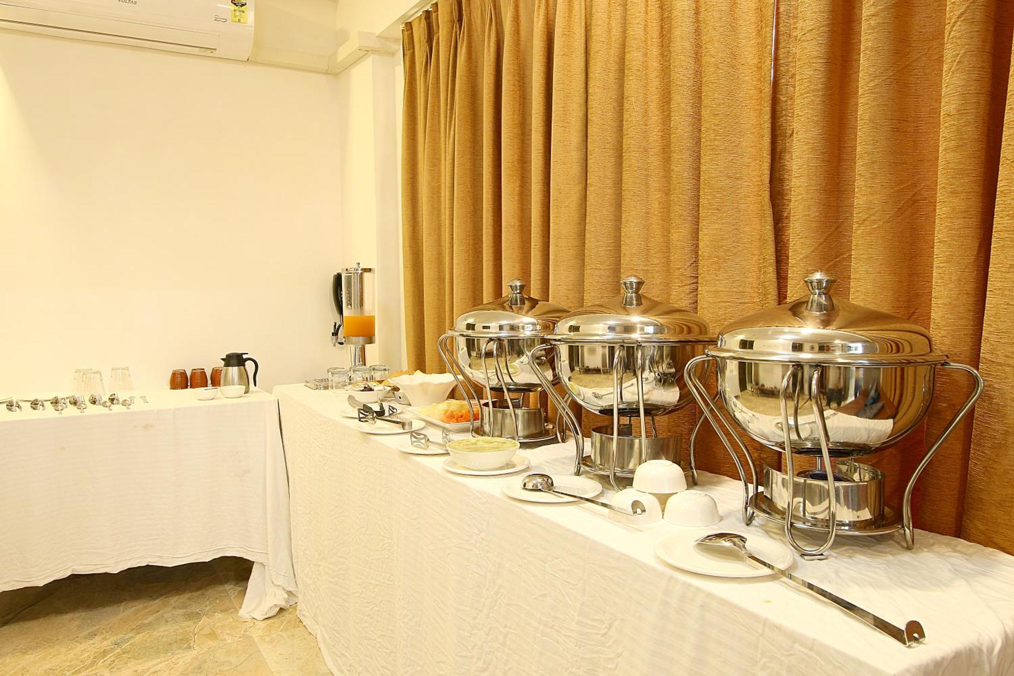 Mumbai House Luxury Apartments Santacruz East, Mumbai  Buitenkant foto
