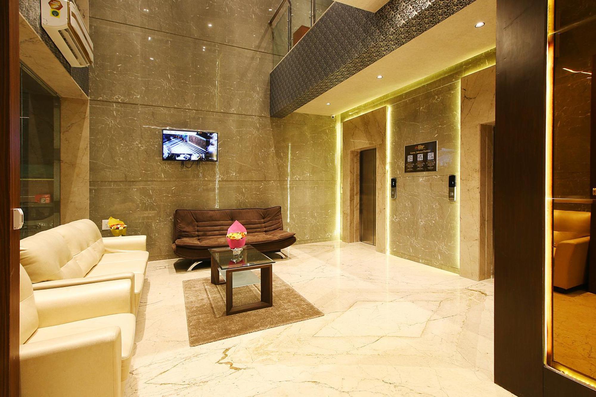 Mumbai House Luxury Apartments Santacruz East, Mumbai  Buitenkant foto