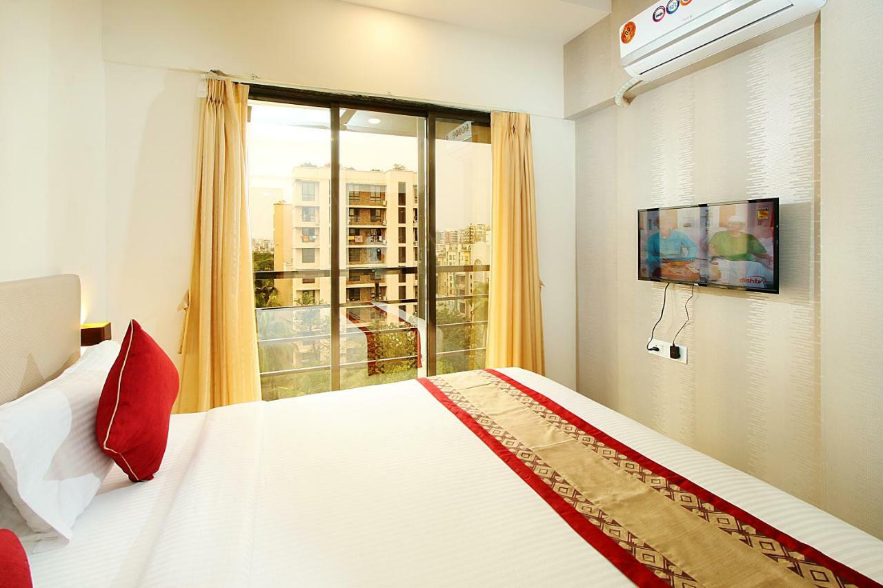 Mumbai House Luxury Apartments Santacruz East, Mumbai  Buitenkant foto