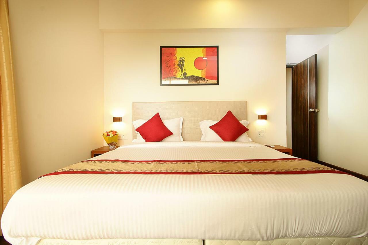 Mumbai House Luxury Apartments Santacruz East, Mumbai  Buitenkant foto