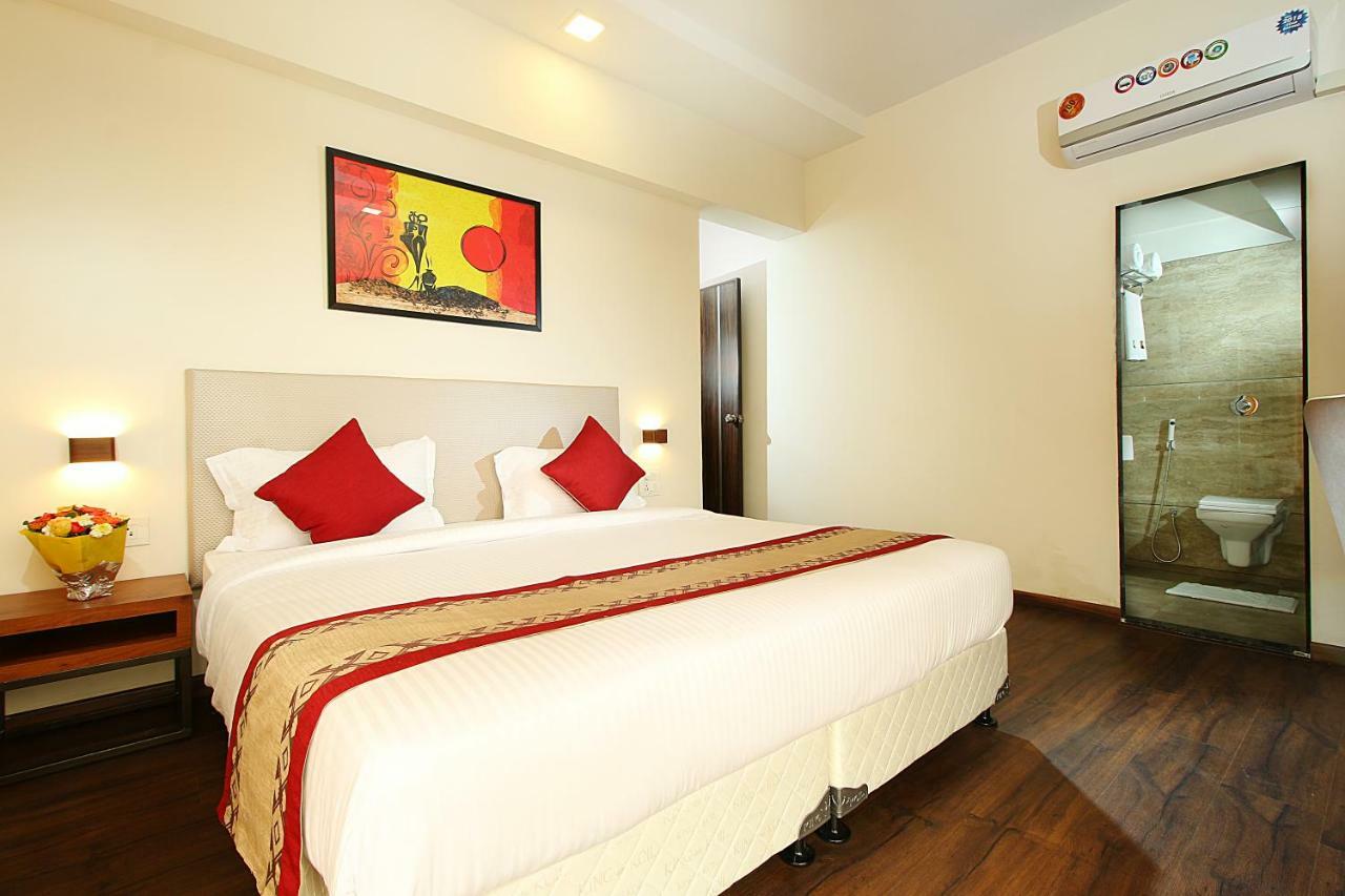 Mumbai House Luxury Apartments Santacruz East, Mumbai  Buitenkant foto