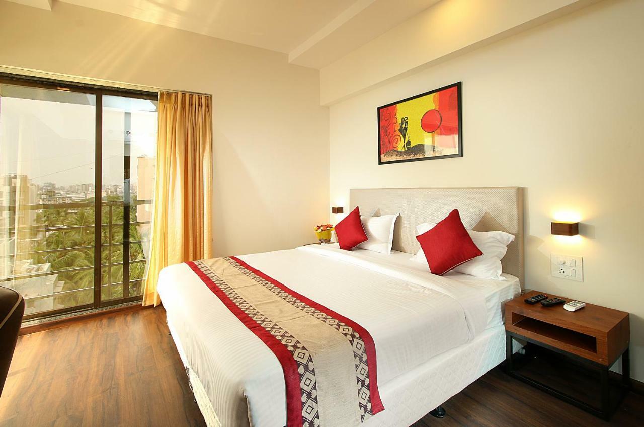 Mumbai House Luxury Apartments Santacruz East, Mumbai  Buitenkant foto