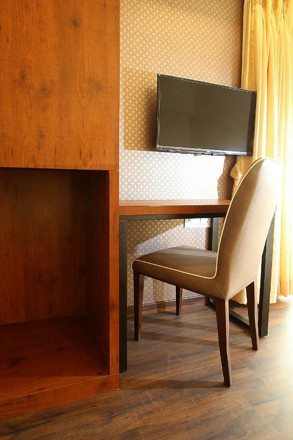 Mumbai House Luxury Apartments Santacruz East, Mumbai  Buitenkant foto