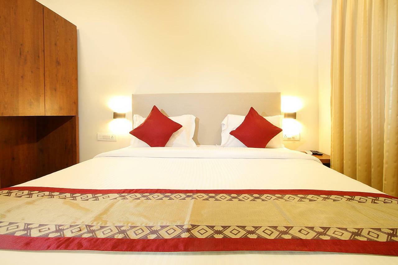 Mumbai House Luxury Apartments Santacruz East, Mumbai  Buitenkant foto
