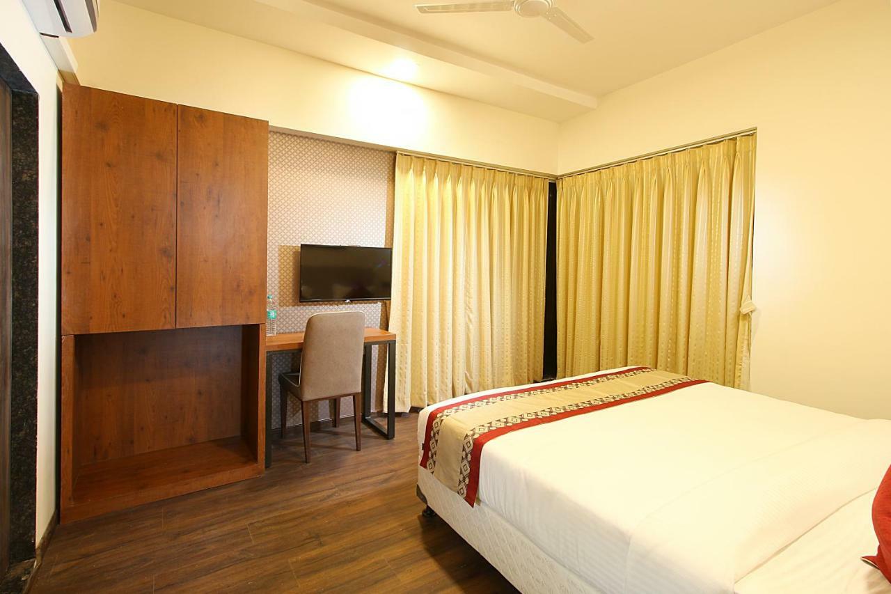 Mumbai House Luxury Apartments Santacruz East, Mumbai  Buitenkant foto